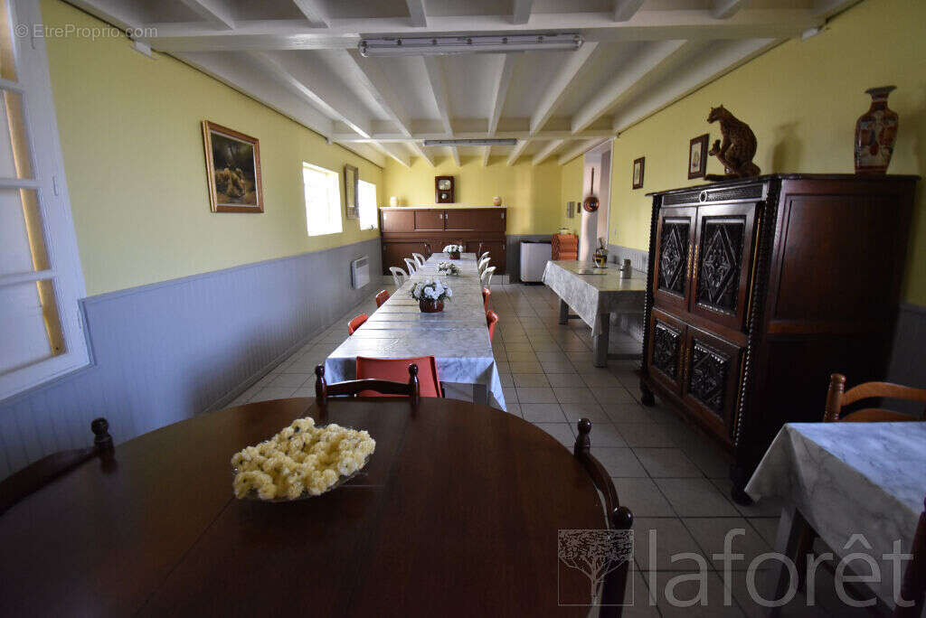 Terrain à SAINT-JEAN-D&#039;ILLAC