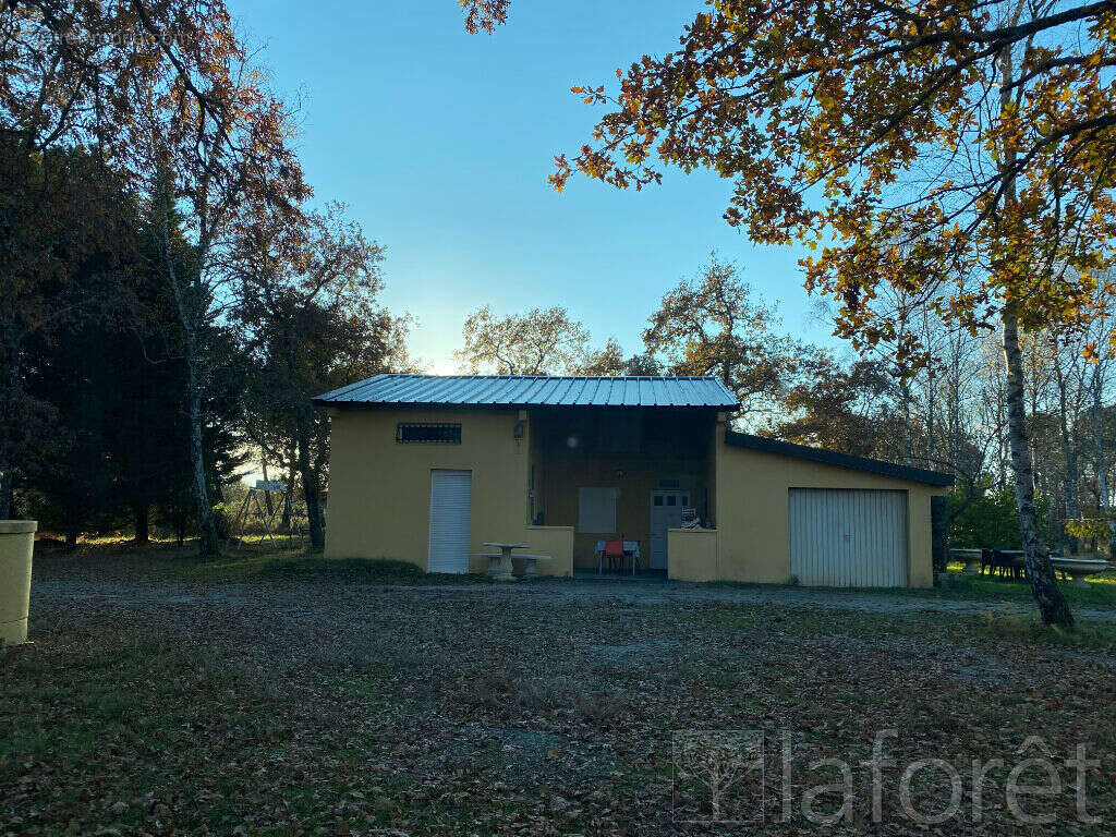 Terrain à SAINT-JEAN-D&#039;ILLAC