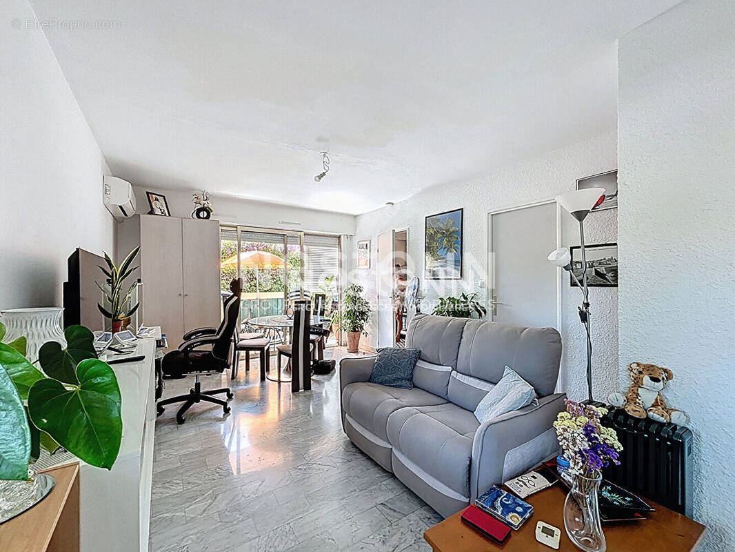 Appartement à VALLAURIS