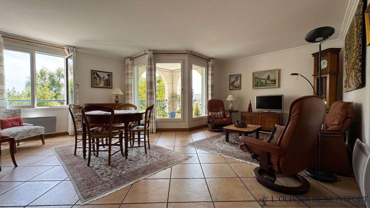 Appartement à VERRIERES-LE-BUISSON
