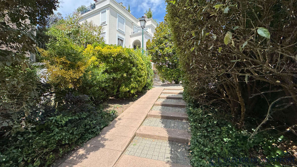 Appartement à VERRIERES-LE-BUISSON