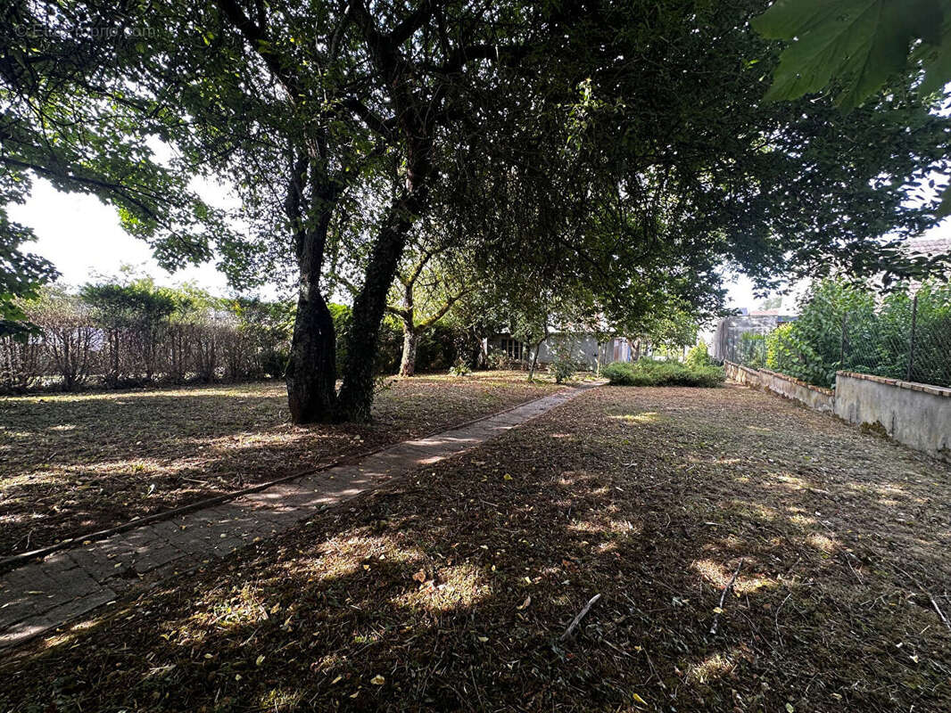 Maison à PLAIMPIED-GIVAUDINS