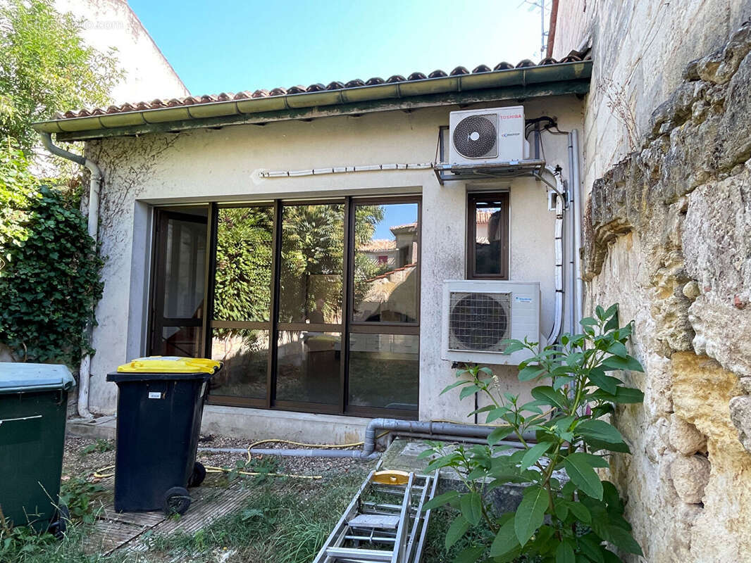 Commerce à SAINTE-TERRE