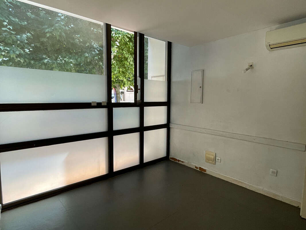 Commerce à SAINTE-TERRE