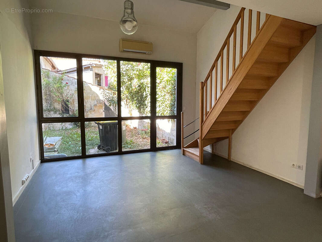 Commerce à SAINTE-TERRE