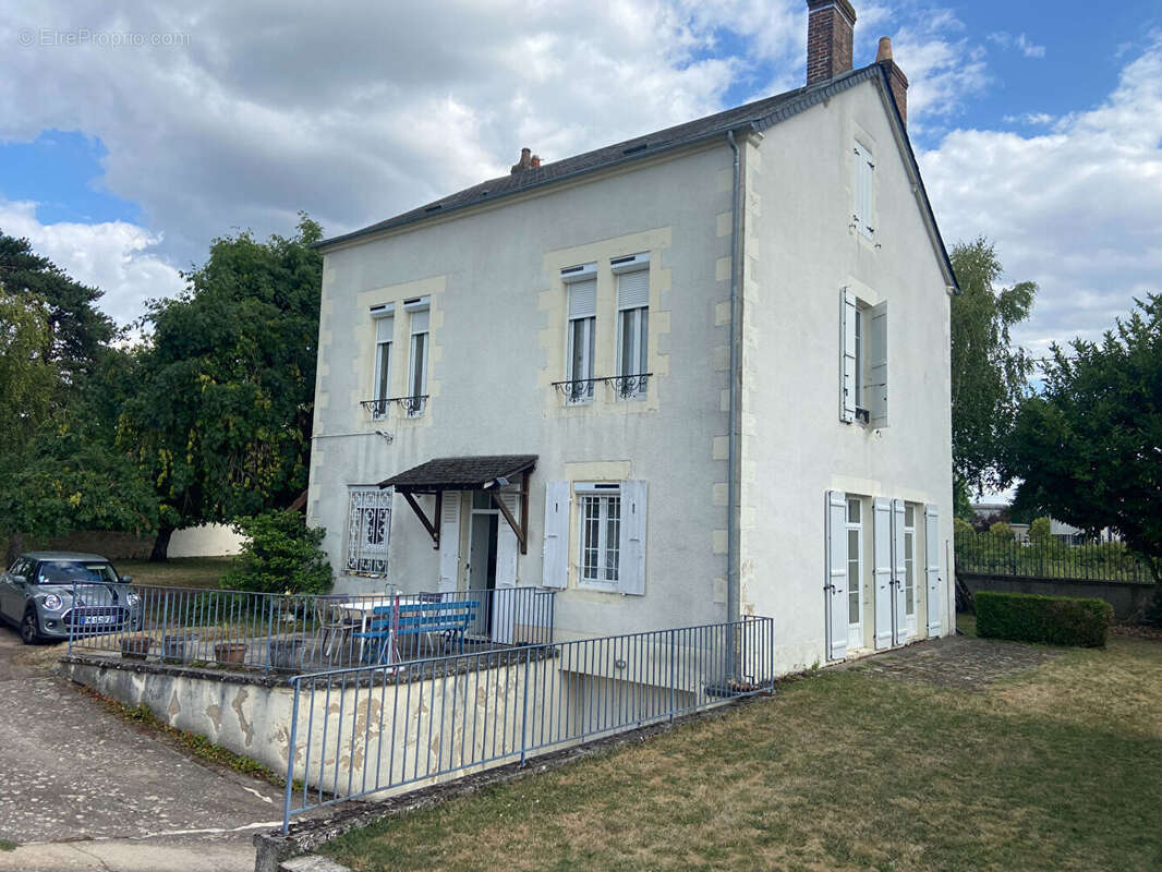 Maison à VARENNES-VAUZELLES