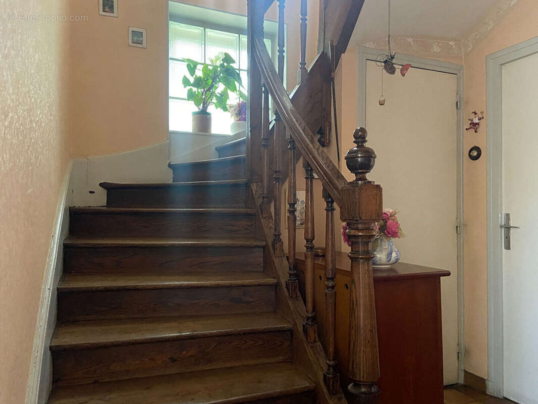 Maison à VARENNES-VAUZELLES