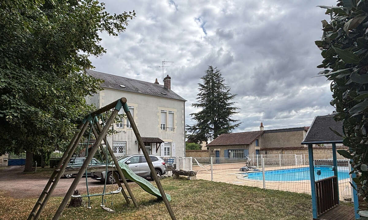 Maison à VARENNES-VAUZELLES