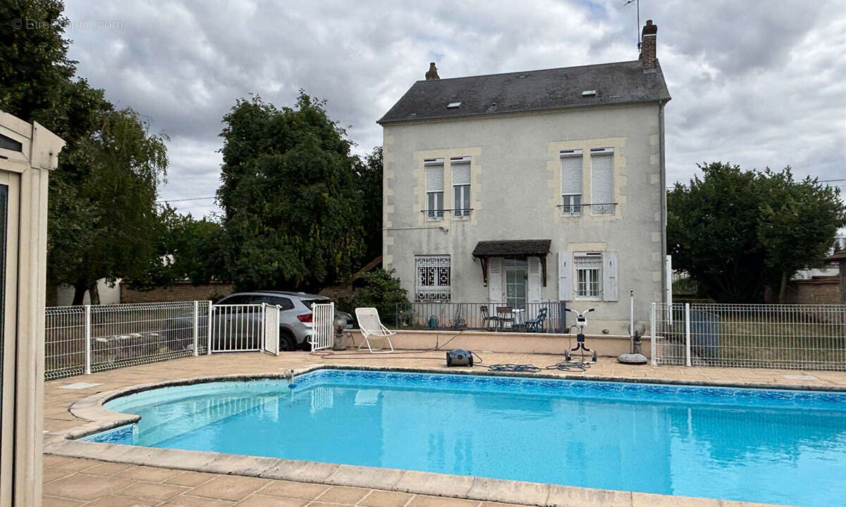 Maison à VARENNES-VAUZELLES