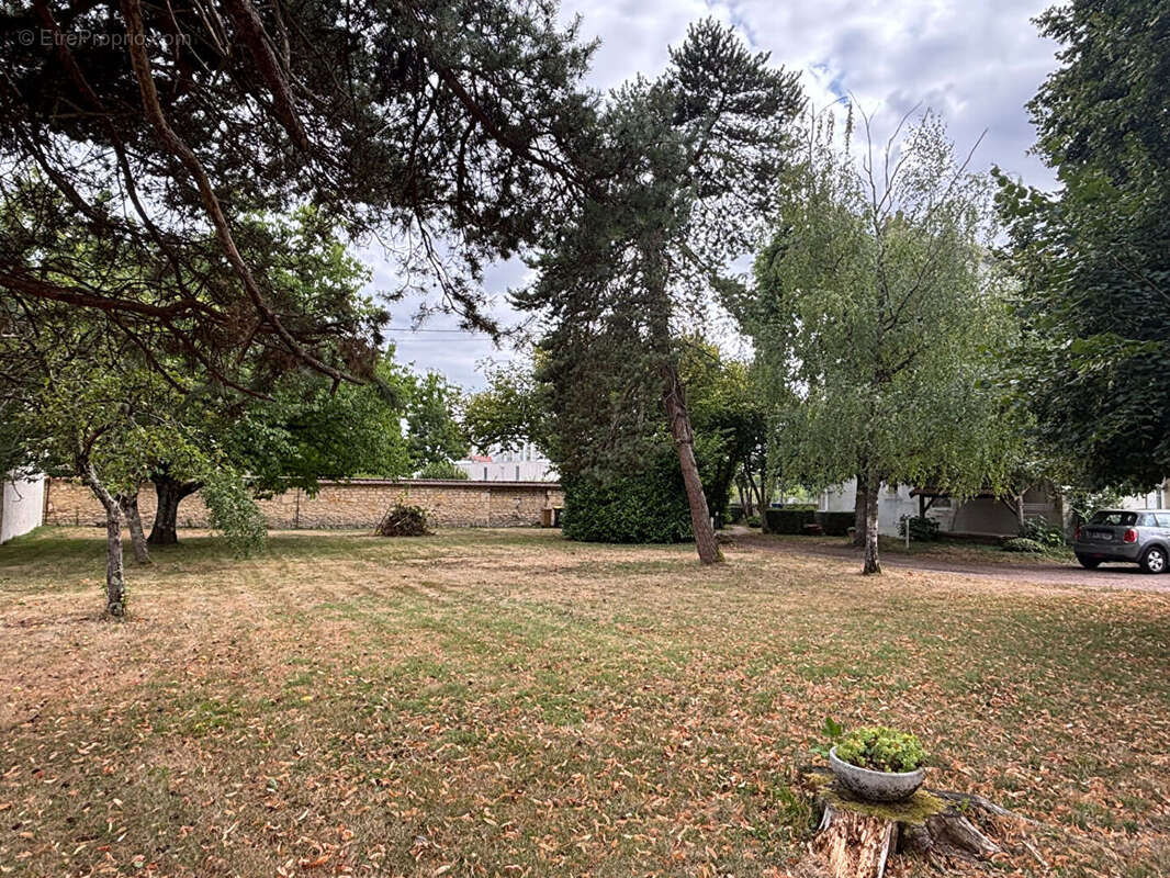 Maison à VARENNES-VAUZELLES