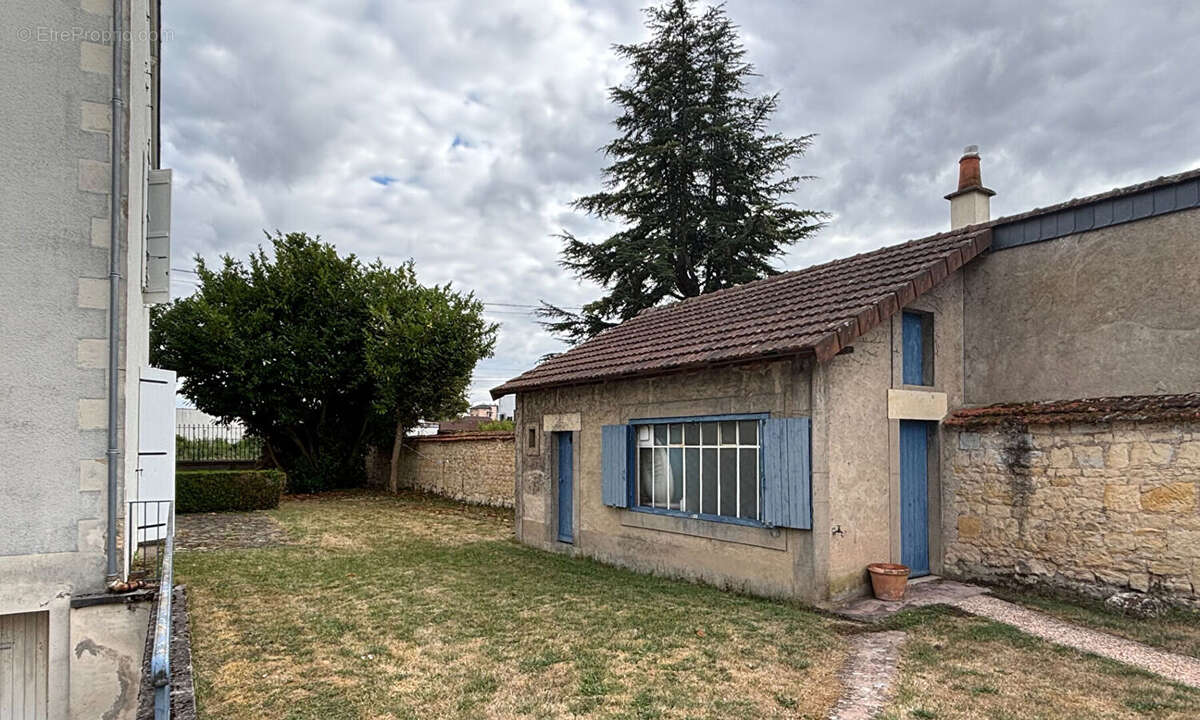 Maison à VARENNES-VAUZELLES