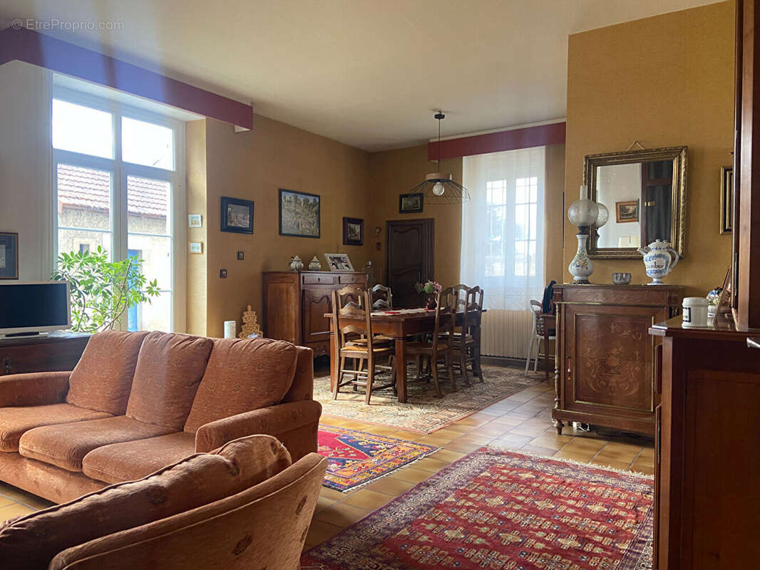 Maison à VARENNES-VAUZELLES