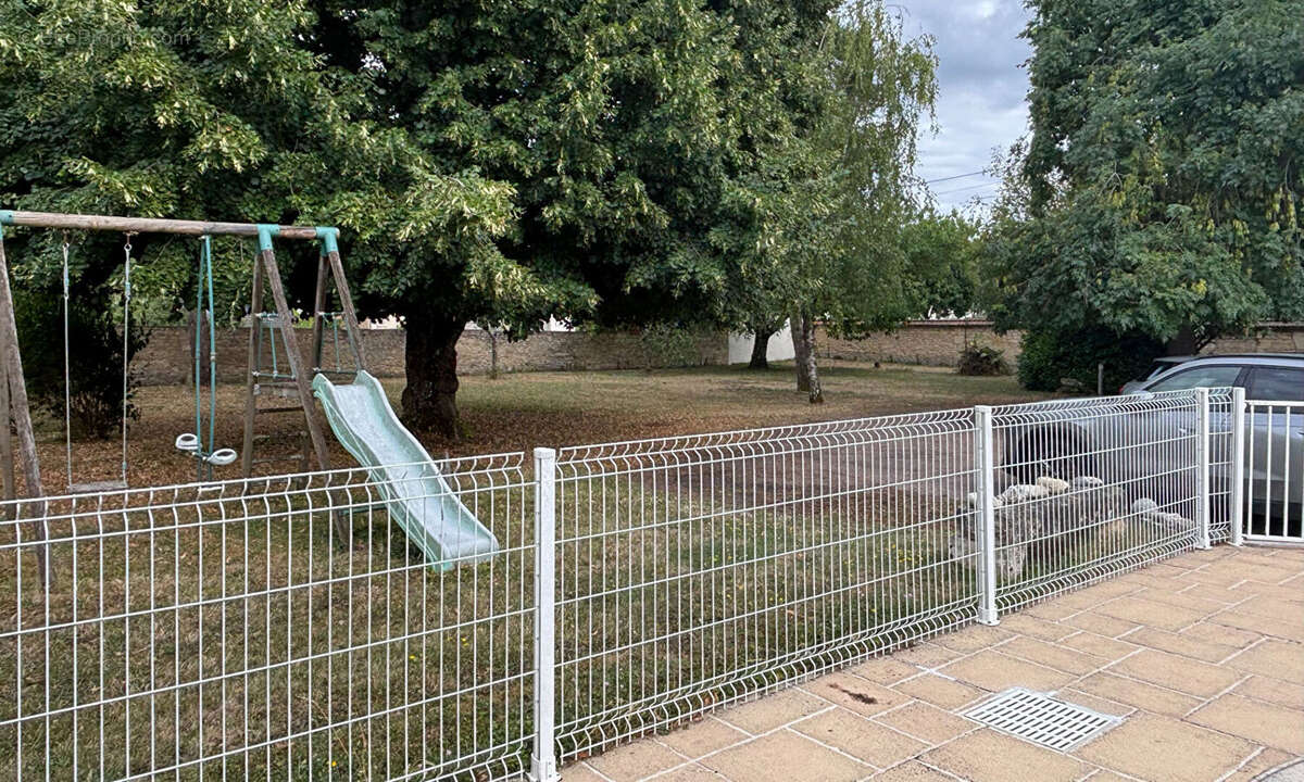 Maison à VARENNES-VAUZELLES