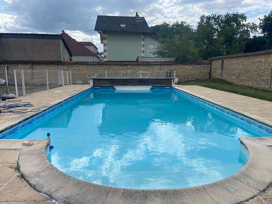 Maison à VARENNES-VAUZELLES