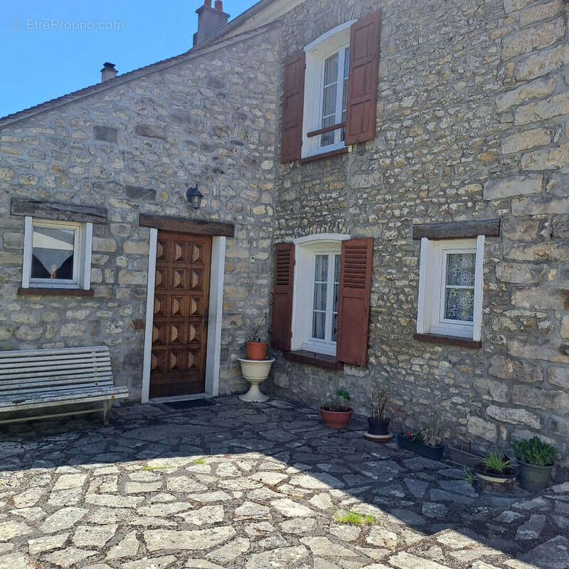 Maison à BAGNEAUX-SUR-LOING