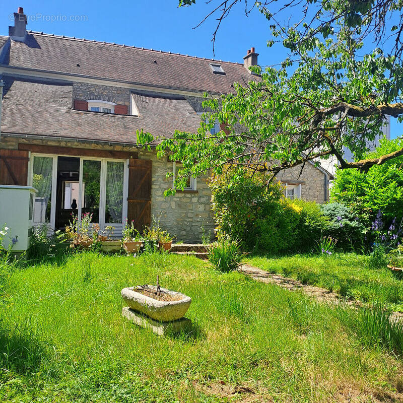 Maison à BAGNEAUX-SUR-LOING