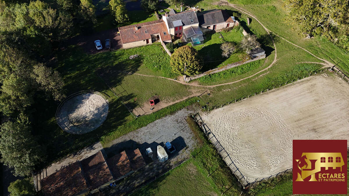 Maison à SAINT-ETIENNE-DE-MONTLUC