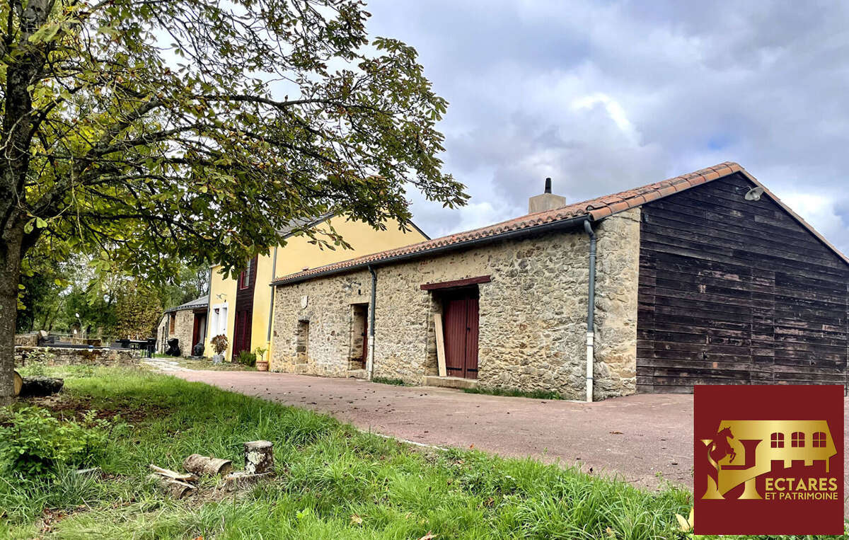 Maison à SAINT-ETIENNE-DE-MONTLUC