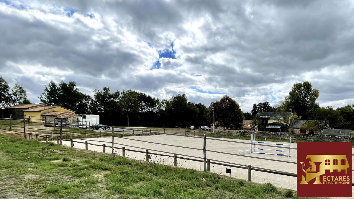 Maison à SAINT-ETIENNE-DE-MONTLUC
