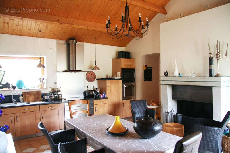 Maison à SAINT-ETIENNE-DE-MONTLUC