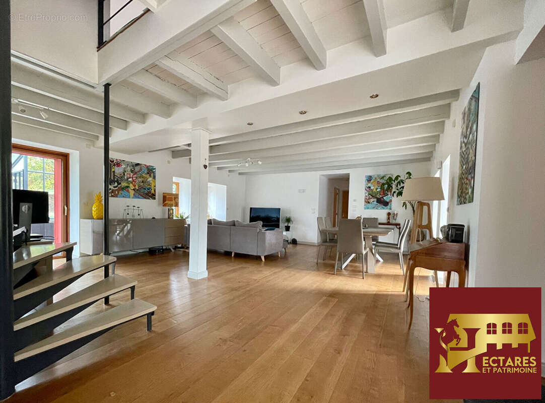 Maison à SAINT-ETIENNE-DE-MONTLUC