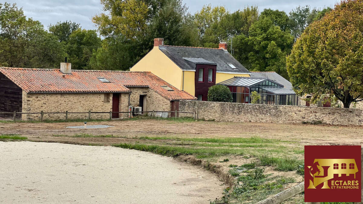 Maison à SAINT-ETIENNE-DE-MONTLUC