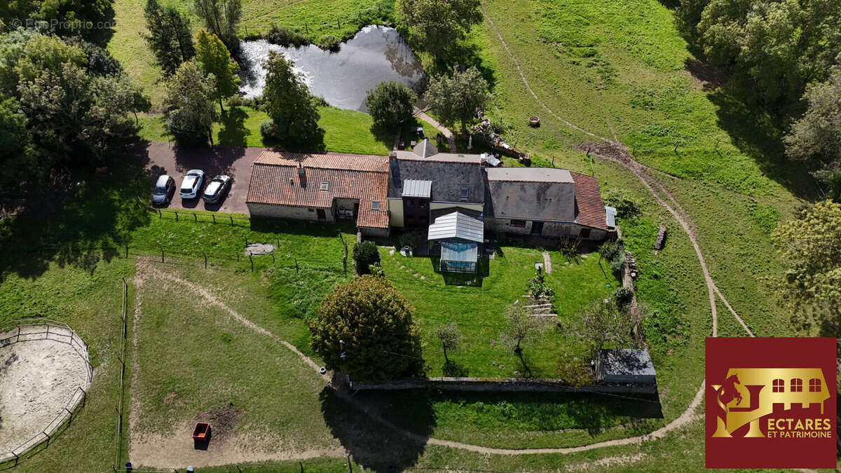 Maison à SAINT-ETIENNE-DE-MONTLUC