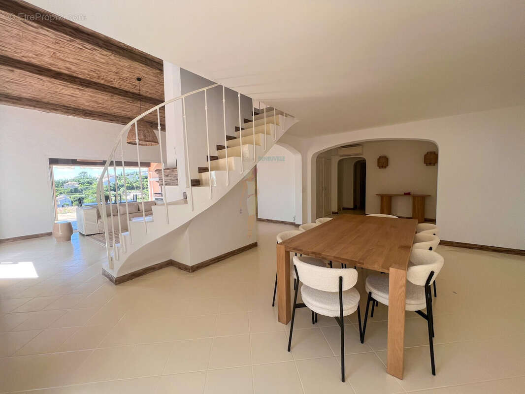 Maison à LES ISSAMBRES