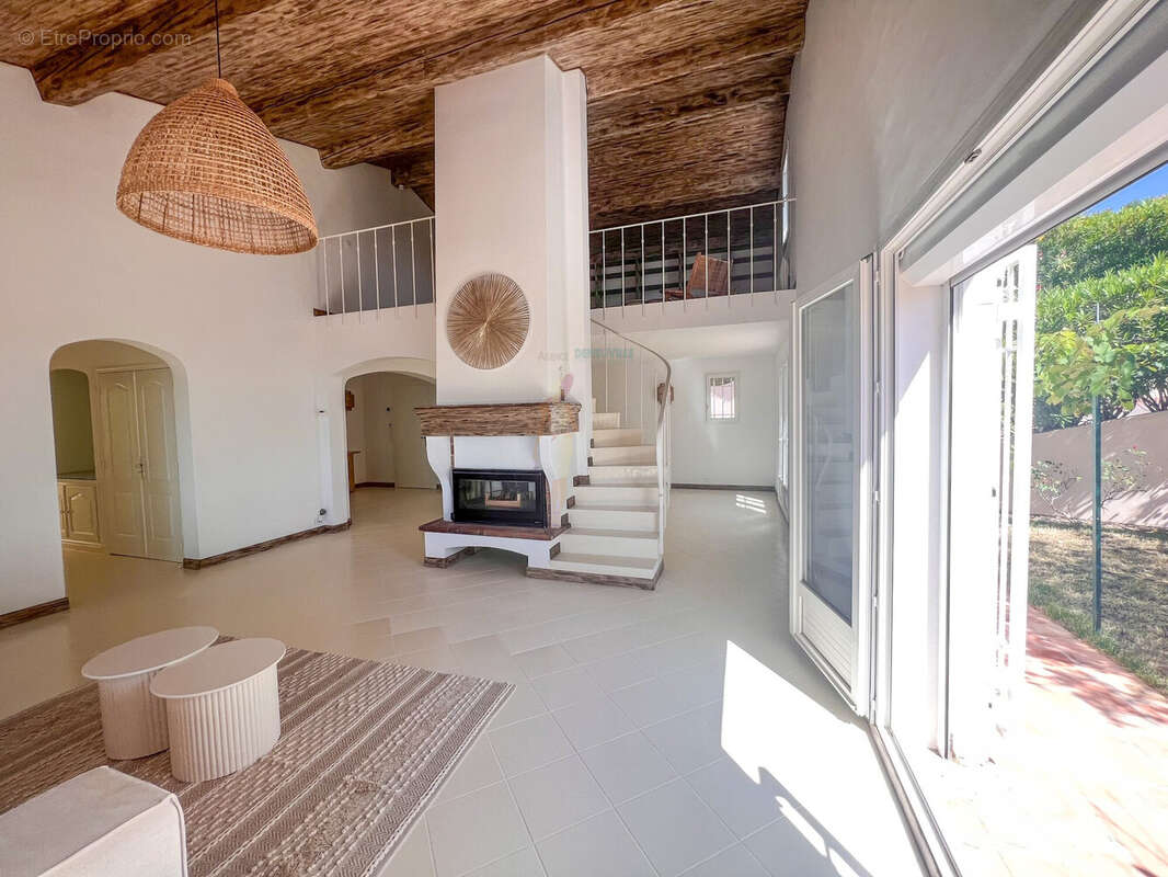 Maison à LES ISSAMBRES