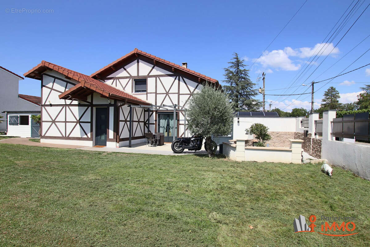 Maison à VILLIEU-LOYES-MOLLON