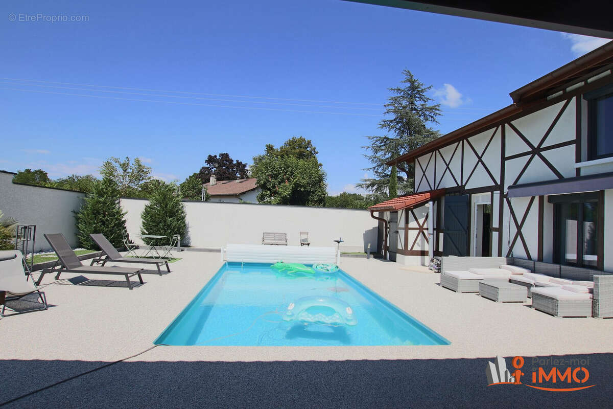 Maison à VILLIEU-LOYES-MOLLON