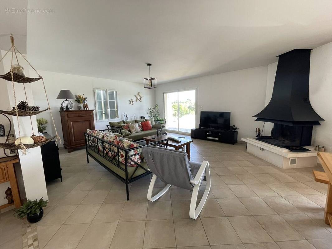 Maison à CHAMPAGNAC-DE-BELAIR