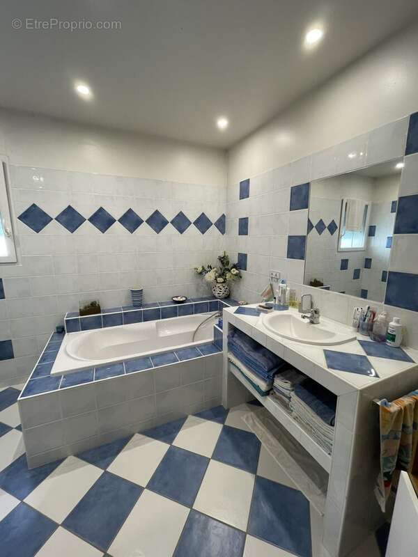 Maison à CHAMPAGNAC-DE-BELAIR