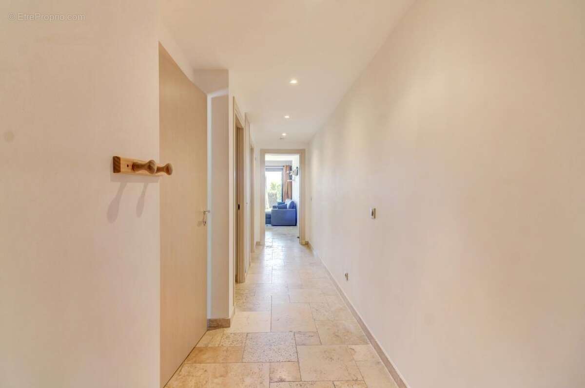 Appartement à ROQUEBRUNE-SUR-ARGENS