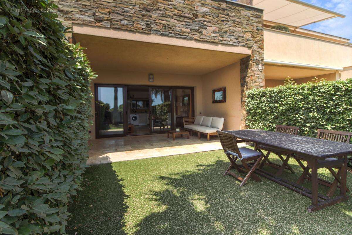 Appartement à ROQUEBRUNE-SUR-ARGENS