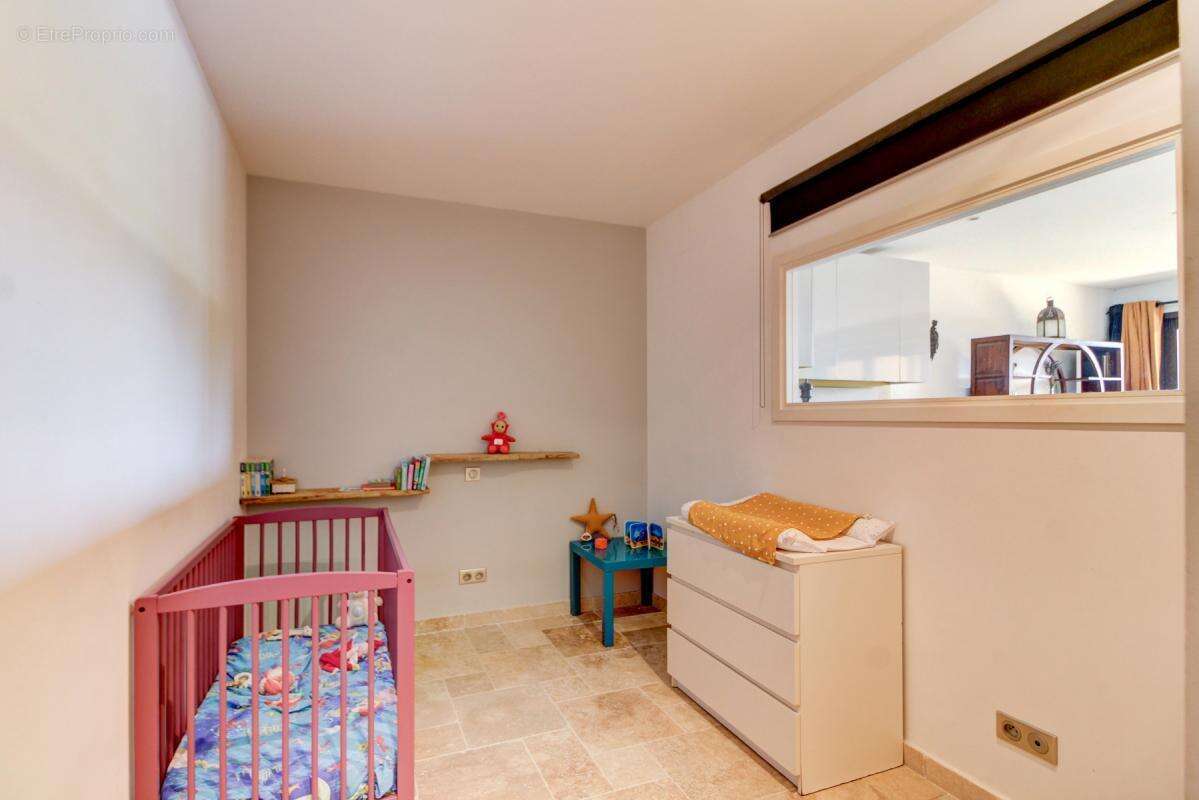 Appartement à ROQUEBRUNE-SUR-ARGENS