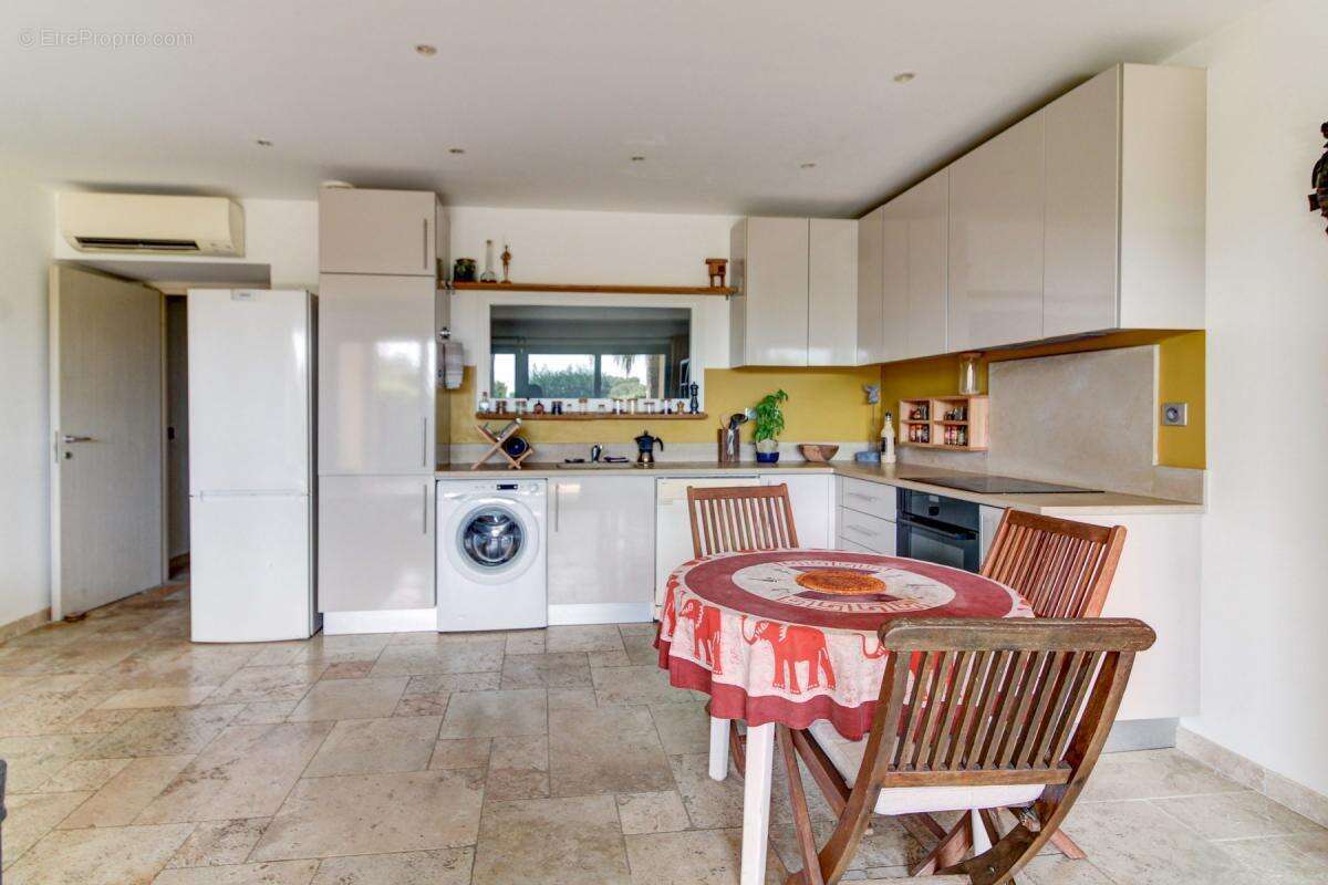 Appartement à ROQUEBRUNE-SUR-ARGENS