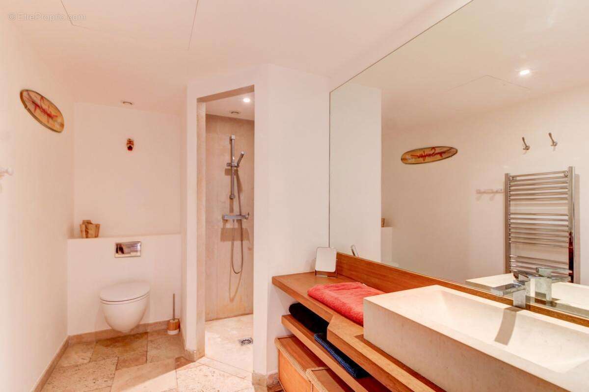 Appartement à ROQUEBRUNE-SUR-ARGENS