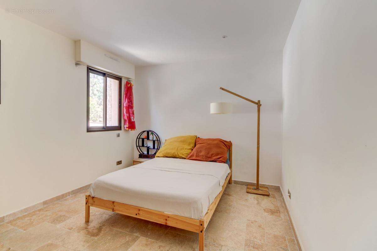 Appartement à ROQUEBRUNE-SUR-ARGENS
