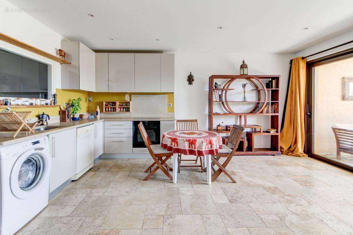 Appartement à ROQUEBRUNE-SUR-ARGENS