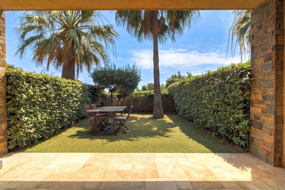 Appartement à ROQUEBRUNE-SUR-ARGENS