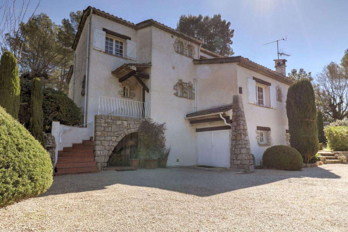 Maison à MOUANS-SARTOUX