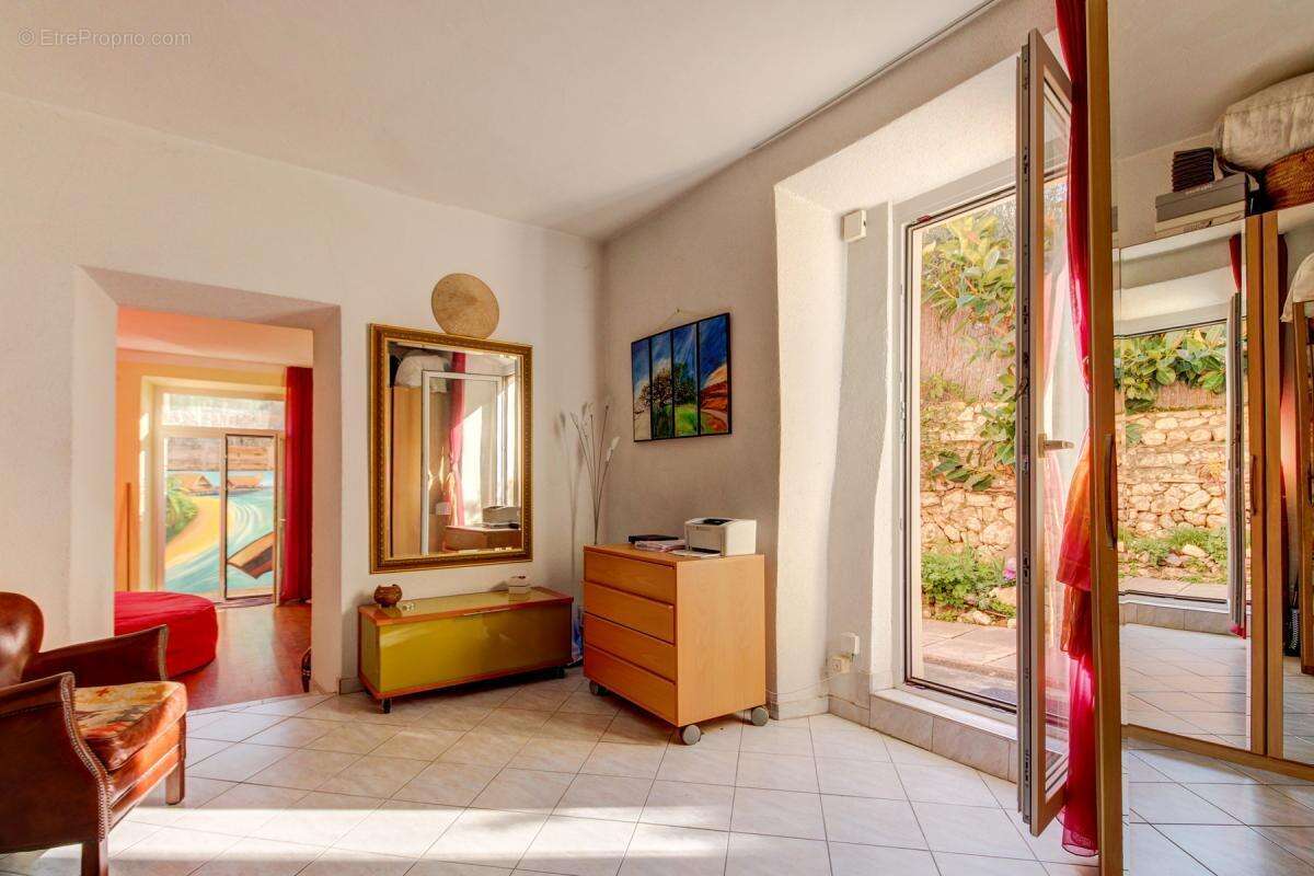 Appartement à EZE