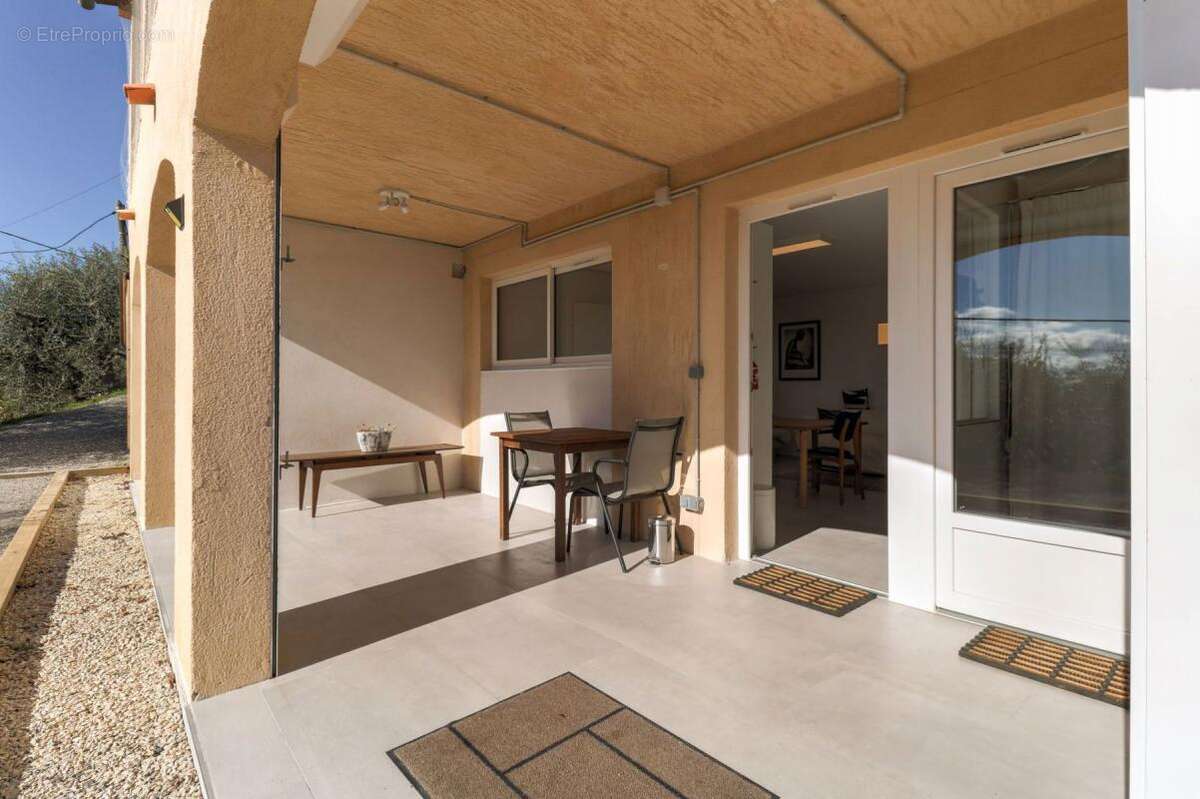 Maison à LA ROQUETTE-SUR-VAR