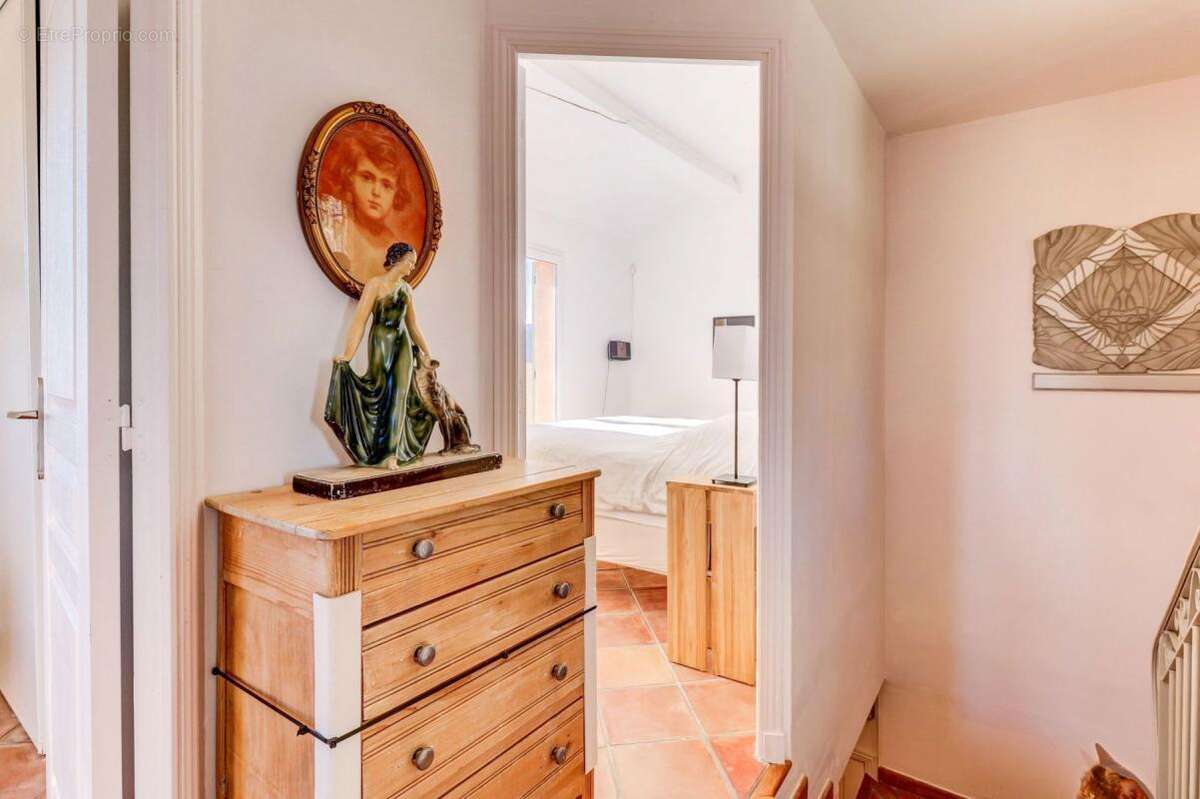 Maison à LA ROQUETTE-SUR-VAR