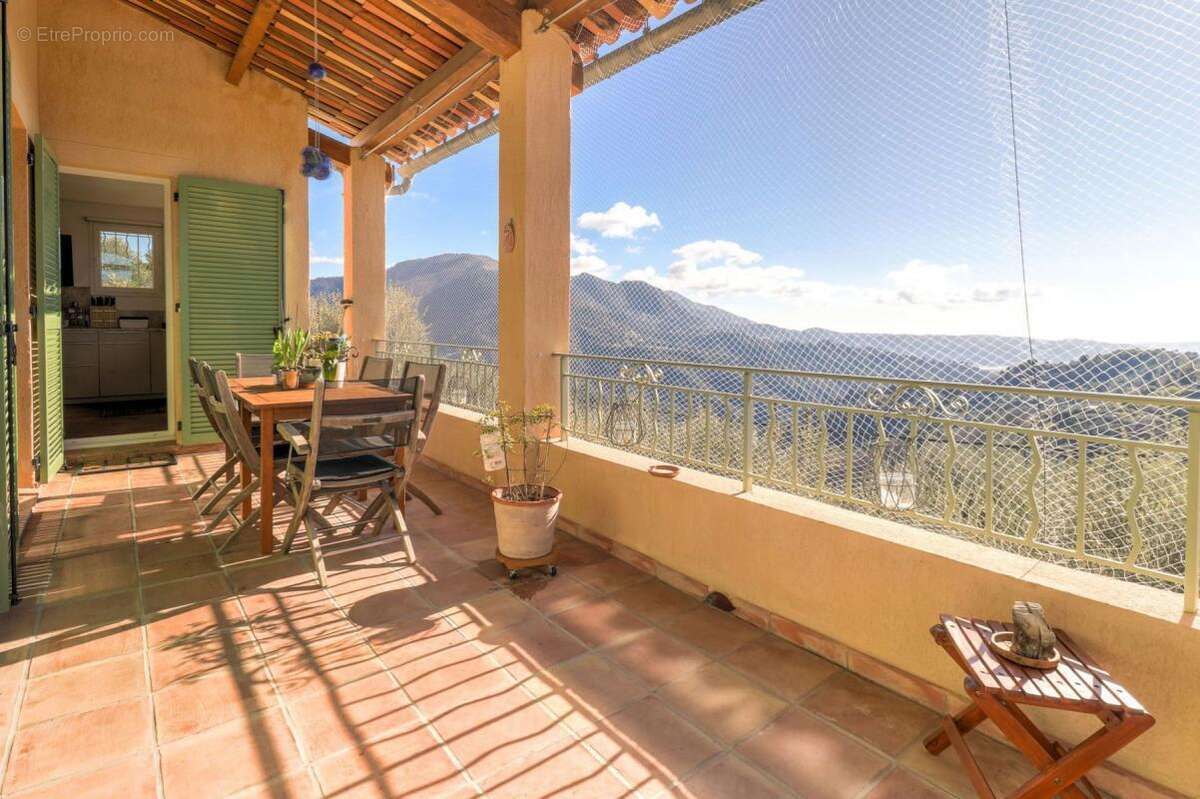 Maison à LA ROQUETTE-SUR-VAR