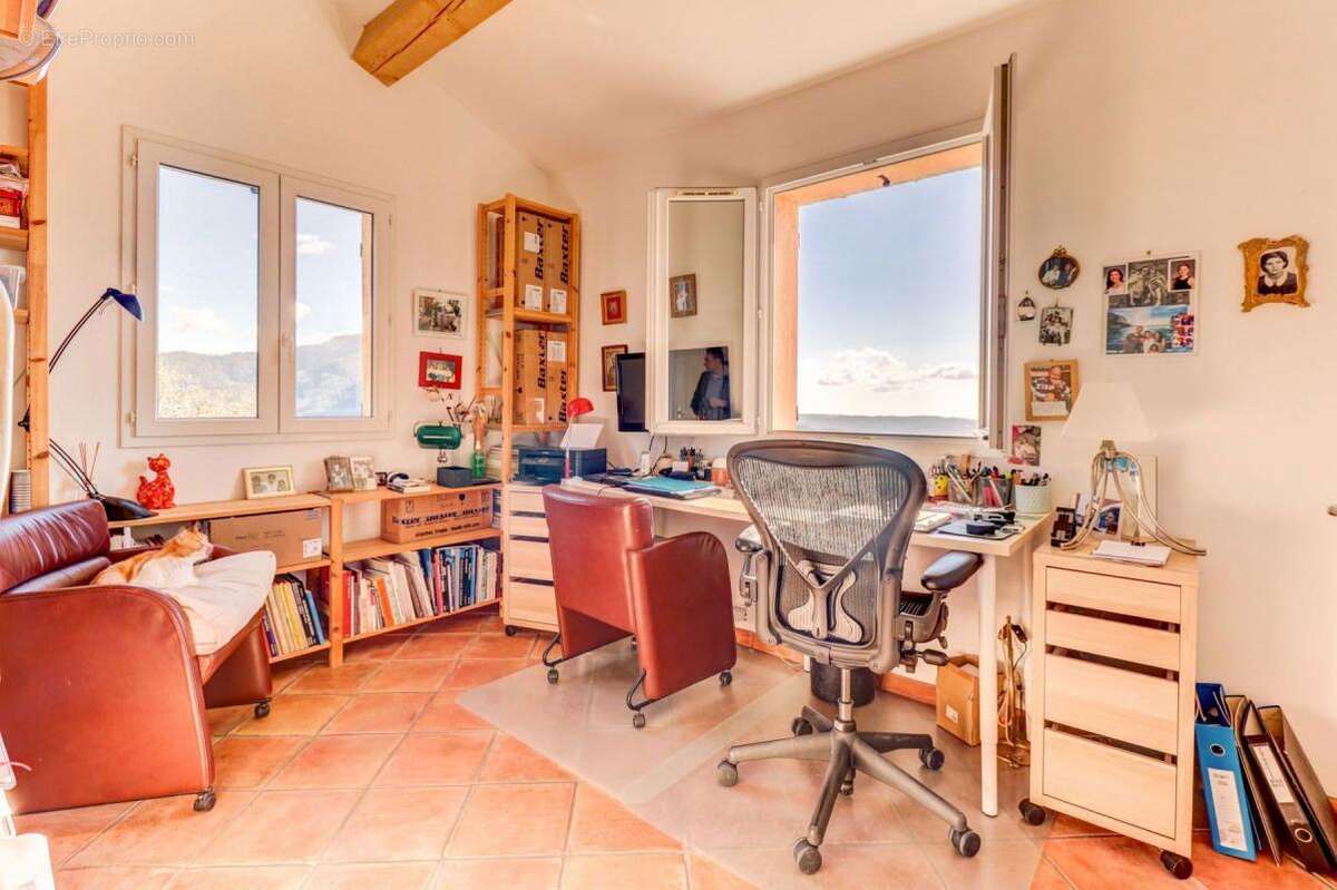 Maison à LA ROQUETTE-SUR-VAR