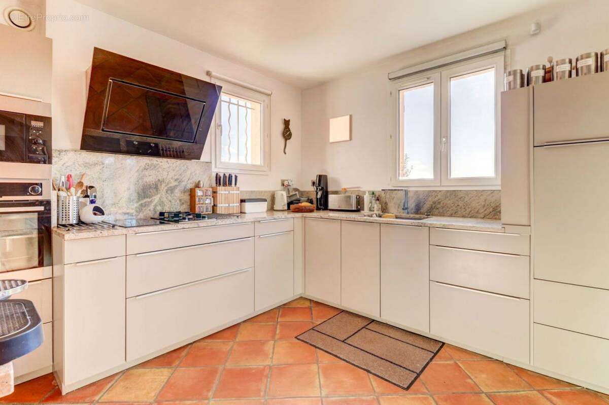 Maison à LA ROQUETTE-SUR-VAR