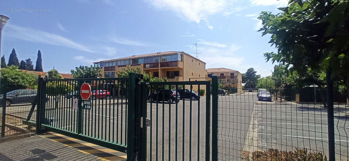 Parking à LA LONDE-LES-MAURES