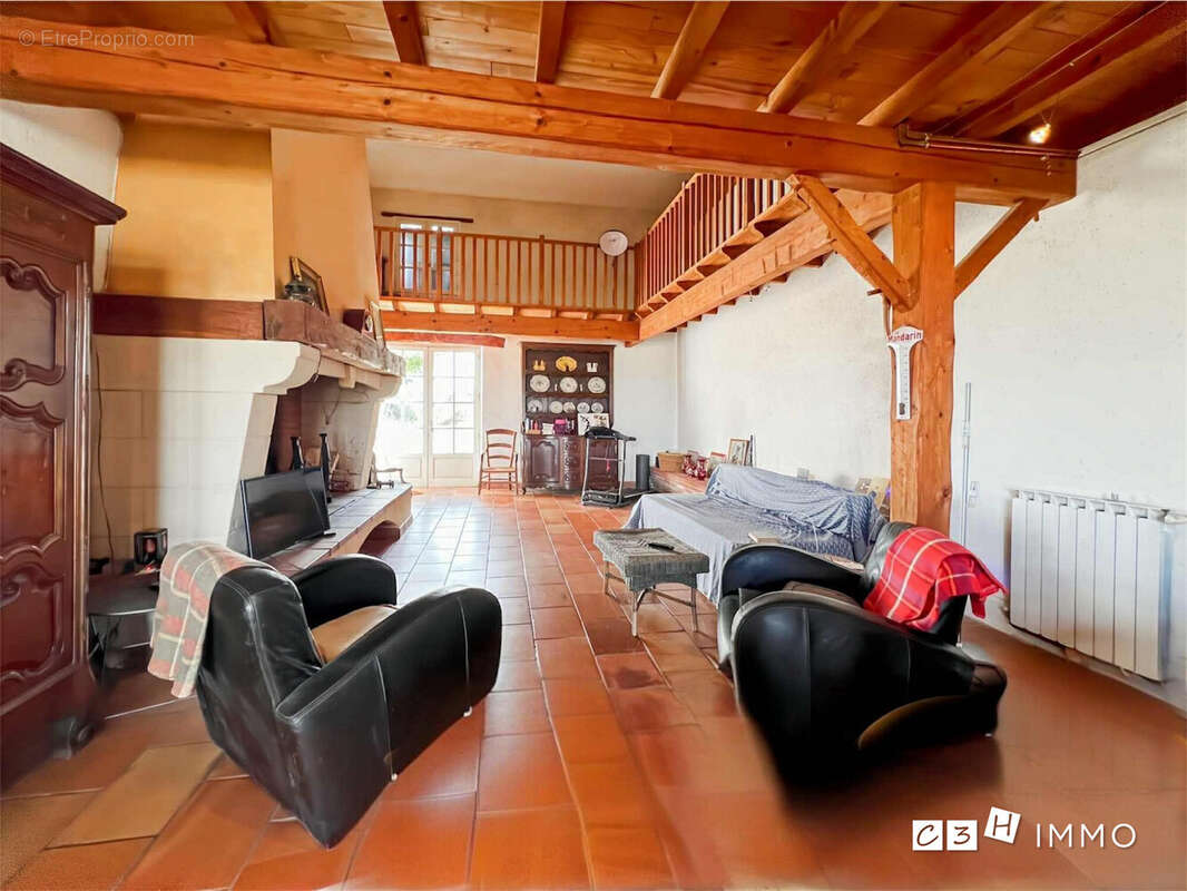 Maison à LAVERNOSE-LACASSE